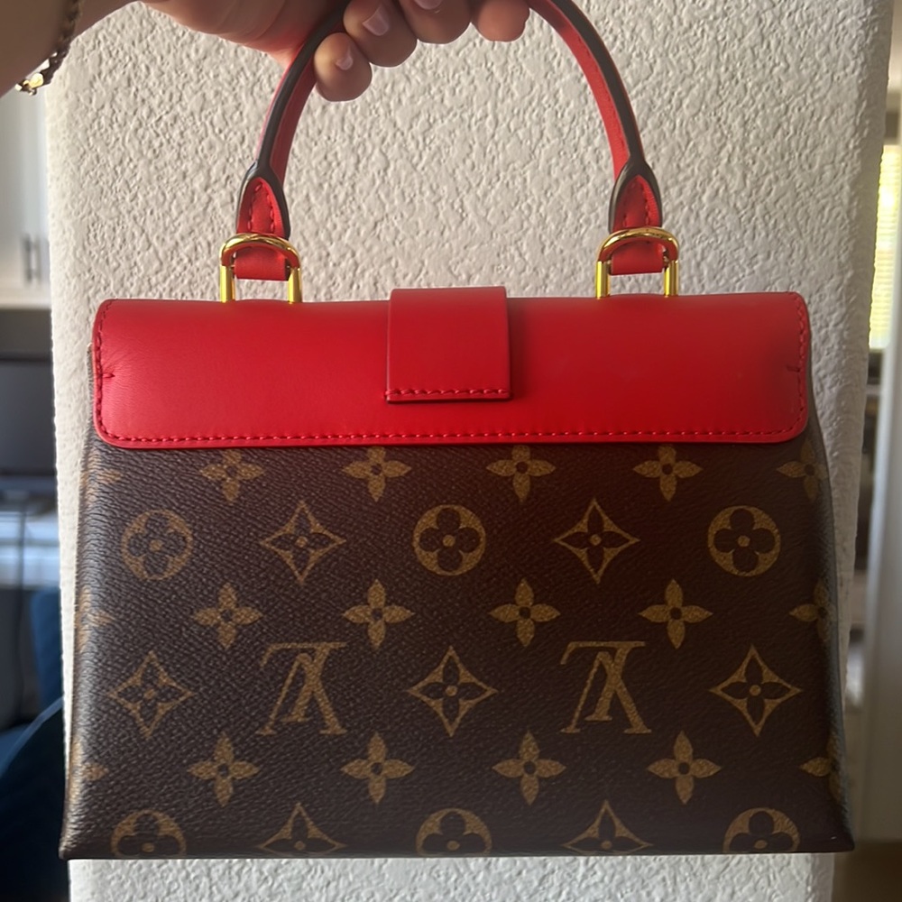 Louis Vuitton handbag also comes with a Louis Vuitton strap - Picture 2 of 5
